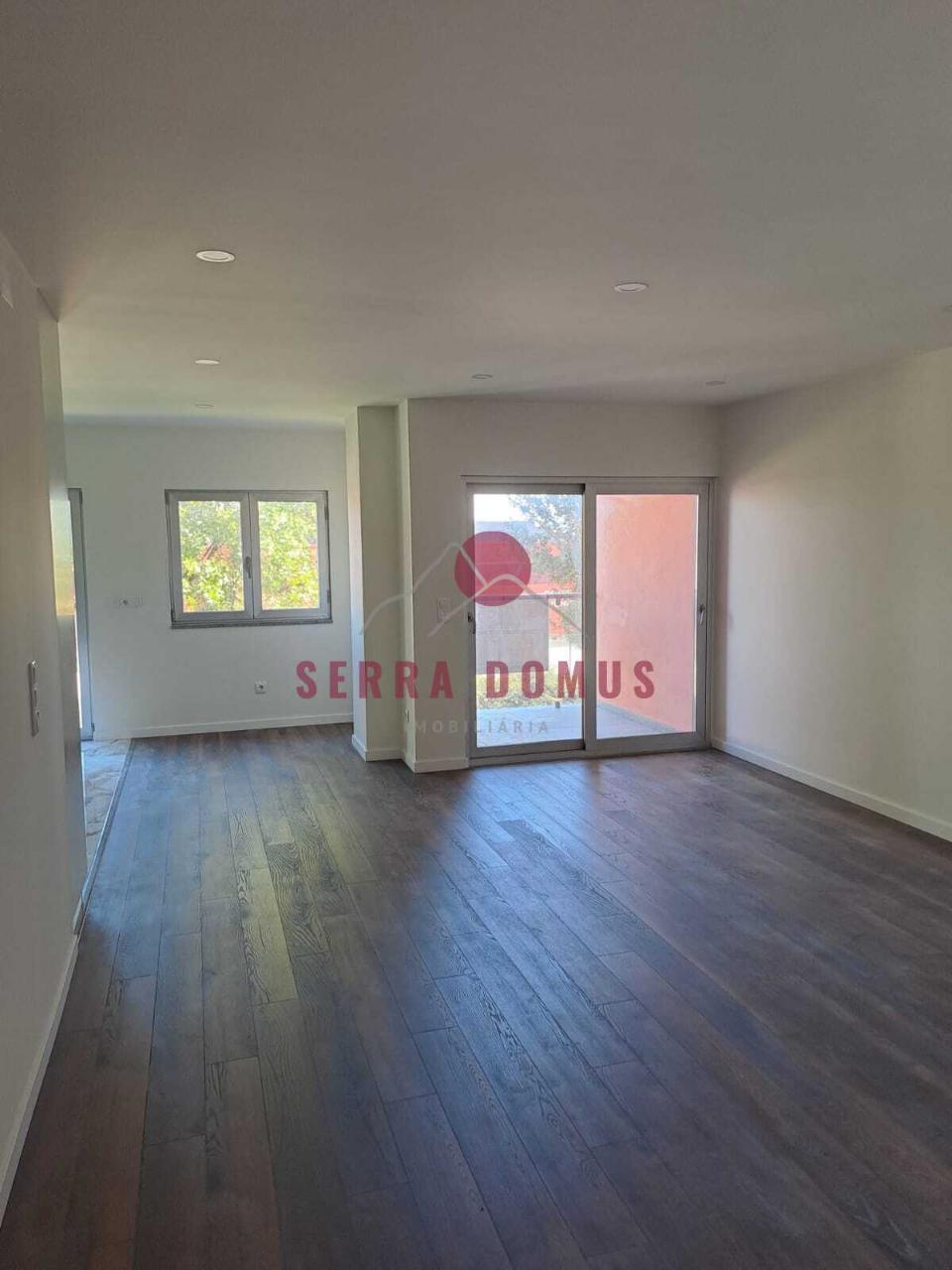 Apartamento T 2 - Novo em Mem Martins
