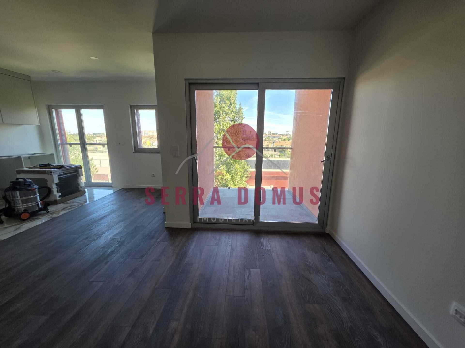 Apartamento T 2 - Novo em Mem Martins