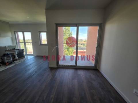 Apartamento T2 + 2 NOVO em  Mem Martins
