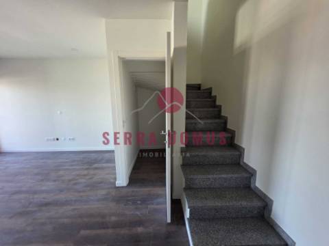 Apartamento T2 + 2 NOVO em  Mem Martins