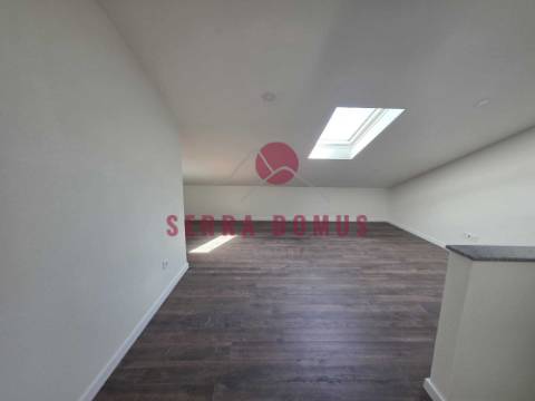 Apartamento T2 + 2 NOVO em  Mem Martins