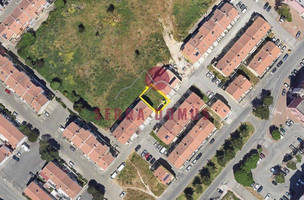 Terreno constituído por 2 Lotes urbanos na Urbanização da Cavaleira
