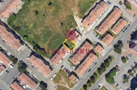 Terreno constituído por 2 Lotes urbanos na Urbanização da Cavaleira