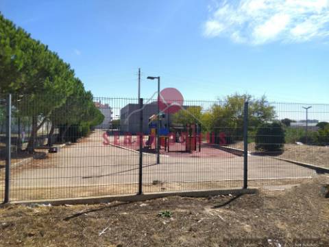 Terreno constituído por 2 Lotes urbanos na Urbanização da Cavaleira