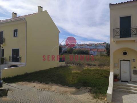Terreno constituído por 2 Lotes urbanos na Urbanização da Cavaleira