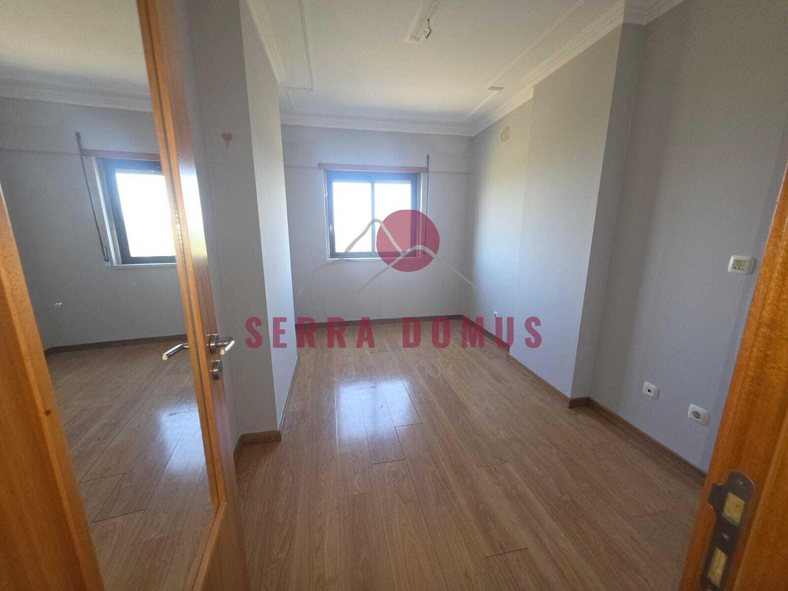 Apartamento DUPLEX T3 + BOX na Urbanização da Cavaleira