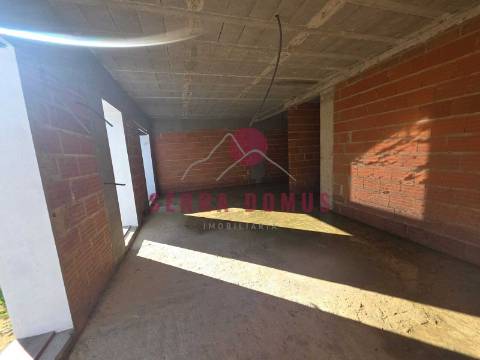 Moradia por concluir em Alvide, Alcabideche