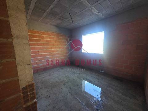 Moradia por concluir em Alvide, Alcabideche