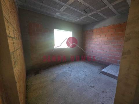 Moradia por concluir em Alvide, Alcabideche