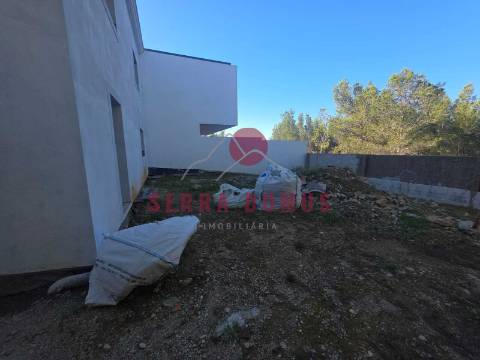 Moradia por concluir em Alvide, Alcabideche