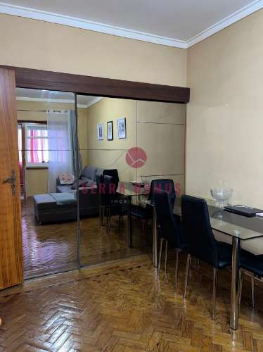 Simpático Apartamento T1, inserido em prédio calmo na Serra das Minas, freguesia de Rio de Mouro.