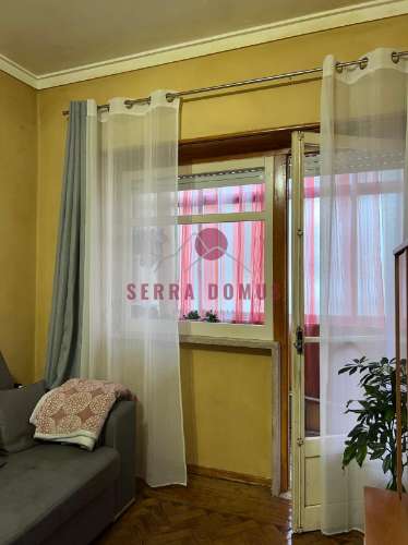 Simpático Apartamento T1, inserido em prédio calmo na Serra das Minas, freguesia de Rio de Mouro.