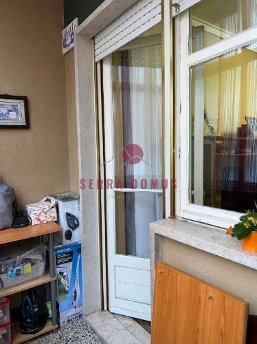 Simpático Apartamento T1, inserido em prédio calmo na Serra das Minas, freguesia de Rio de Mouro.