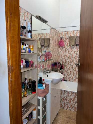 Simpático Apartamento T1, inserido em prédio calmo na Serra das Minas, freguesia de Rio de Mouro.