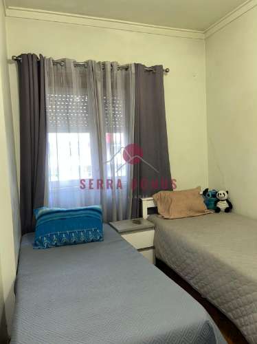 Simpático Apartamento T1, inserido em prédio calmo na Serra das Minas, freguesia de Rio de Mouro.