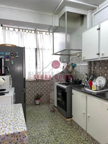 Simpático Apartamento T1, inserido em prédio calmo na Serra das Minas, freguesia de Rio de Mouro.