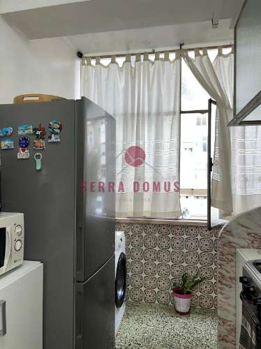 Simpático Apartamento T1, inserido em prédio calmo na Serra das Minas, freguesia de Rio de Mouro.