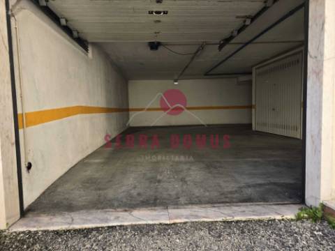 Conjunto de DUAS GARAGENS (cada uma 15 m²) em Agualva - Cacém (2 por 25.000 €)