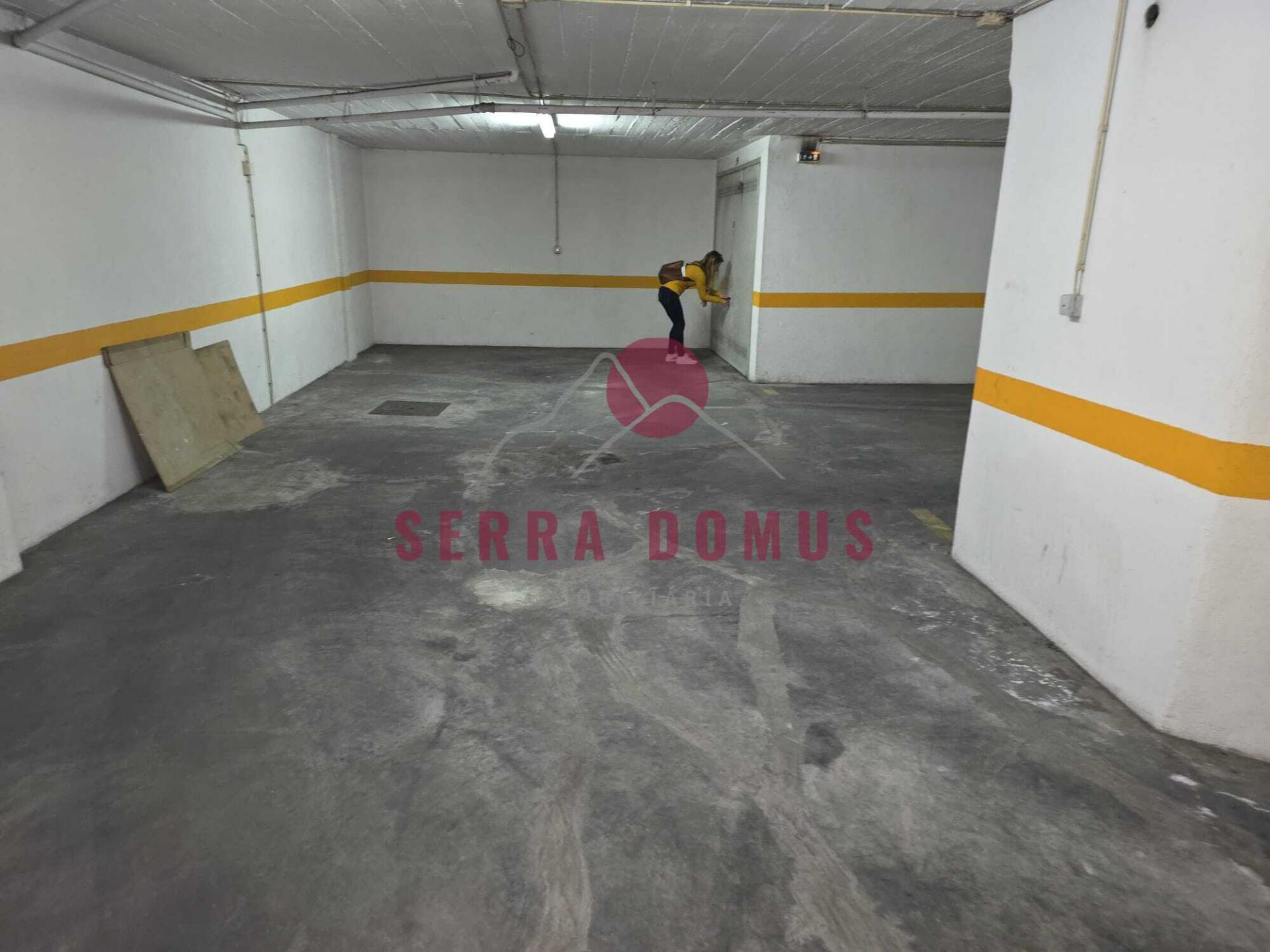 Conjunto de DUAS GARAGENS (cada uma 15 m²) em Agualva - Cacém (2 por 25.000 €)