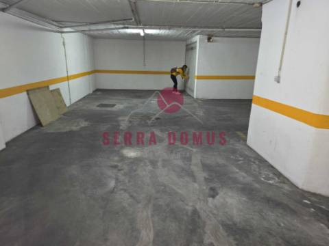 Conjunto de DUAS GARAGENS (cada uma 15 m²) em Agualva - Cacém (2 por 25.000 €)