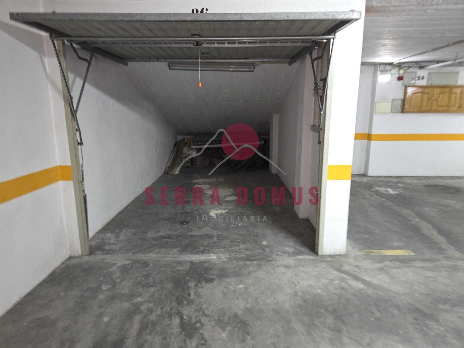 Conjunto de DUAS GARAGENS (cada uma 15 m²) em Agualva - Cacém (2 por 25.000 €)