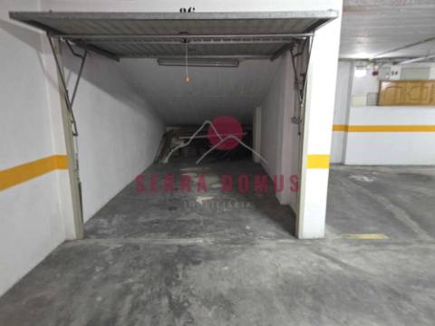 Conjunto de DUAS GARAGENS (cada uma 15 m²) em Agualva - Cacém (2 por 25.000 €)