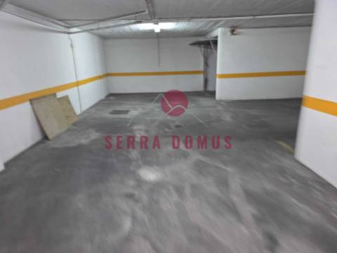 Conjunto de DUAS GARAGENS (cada uma 15 m²) em Agualva - Cacém (2 por 25.000 €)