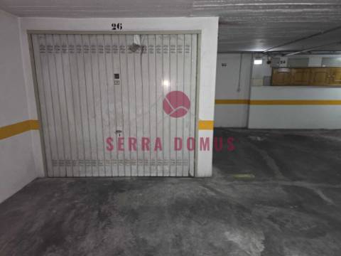 Conjunto de DUAS GARAGENS (cada uma 15 m²) em Agualva - Cacém (2 por 25.000 €)