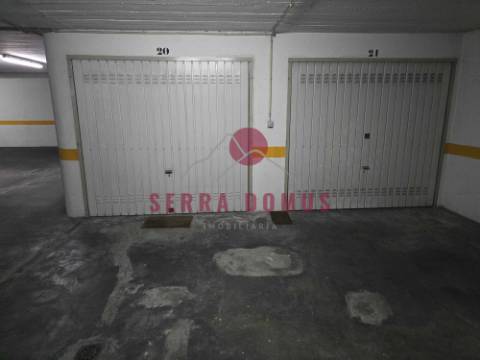 Conjunto de DUAS GARAGENS (cada uma 15 m²) em Agualva - Cacém (2 por 25.000 €)