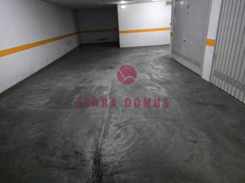 Conjunto de DUAS GARAGENS (cada uma 15 m²) em Agualva - Cacém (2 por 25.000 €)