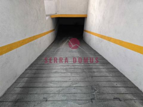 Conjunto de DUAS GARAGENS (cada uma 15 m²) em Agualva - Cacém (2 por 25.000 €)