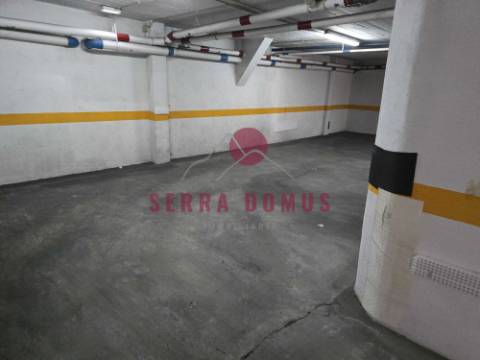 Conjunto de DUAS GARAGENS (cada uma 15 m²) em Agualva - Cacém (2 por 25.000 €)