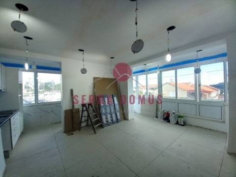 Magnífico Apartamento T4  no Laranjeiro