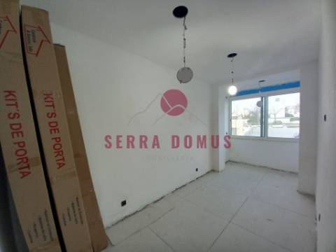 Magnífico Apartamento T4  no Laranjeiro