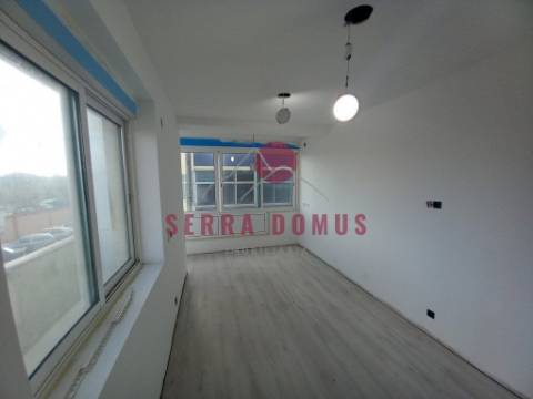 Magnífico Apartamento T4  no Laranjeiro