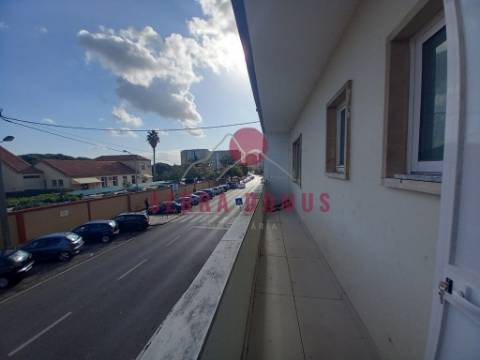 Magnífico Apartamento T4  no Laranjeiro