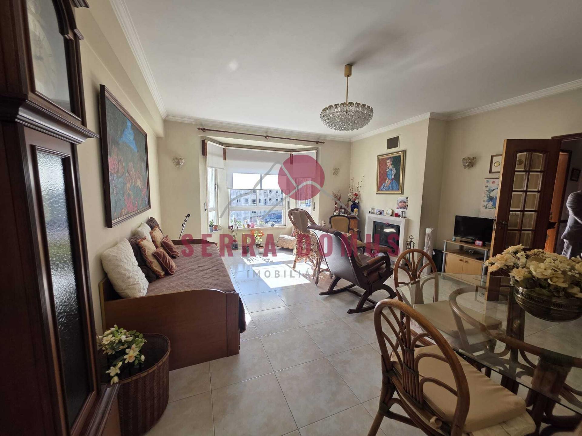 Apartamento T3 (Frente PSP de Rio de Mouro)