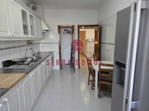 Excelente T2 Duplex com Terraço p/ ARRENDAMENTO em São Brás