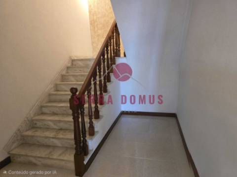 Excelente T2 Duplex com Terraço p/ ARRENDAMENTO em São Brás