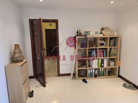 Excelente T2 Duplex com Terraço p/ ARRENDAMENTO em São Brás