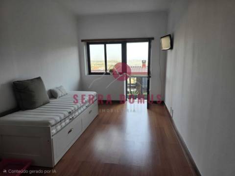 Excelente T2 Duplex com Terraço p/ ARRENDAMENTO em São Brás