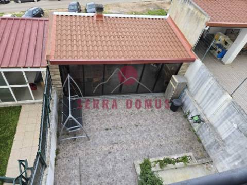 Excelente T2 Duplex com Terraço p/ ARRENDAMENTO em São Brás