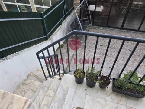 Excelente T2 Duplex com Terraço p/ ARRENDAMENTO em São Brás