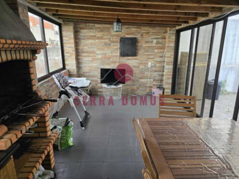 Excelente T2 Duplex com Terraço p/ ARRENDAMENTO em São Brás