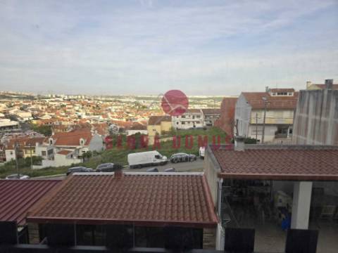 Excelente T2 Duplex com Terraço p/ ARRENDAMENTO em São Brás