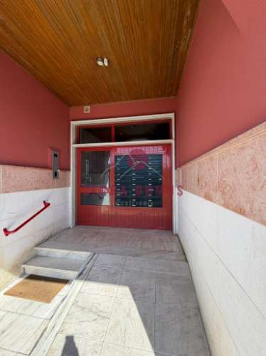 Apartamento T2 com parqueamento - Cavaleira