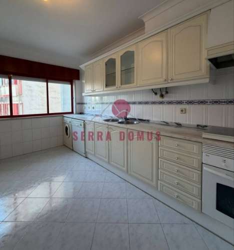 Apartamento T2 com parqueamento - Cavaleira