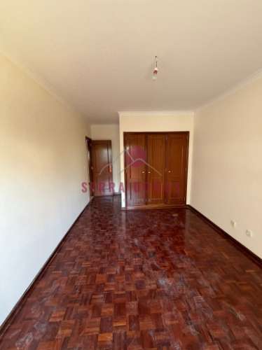 Apartamento T2 com parqueamento - Cavaleira