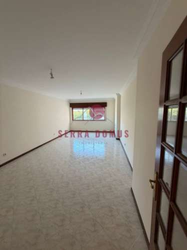Apartamento T2 com parqueamento - Cavaleira