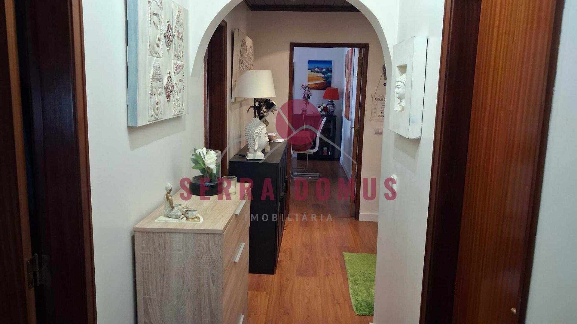 Espaçoso T3 com 123m² na Urbanização de Vale Flores